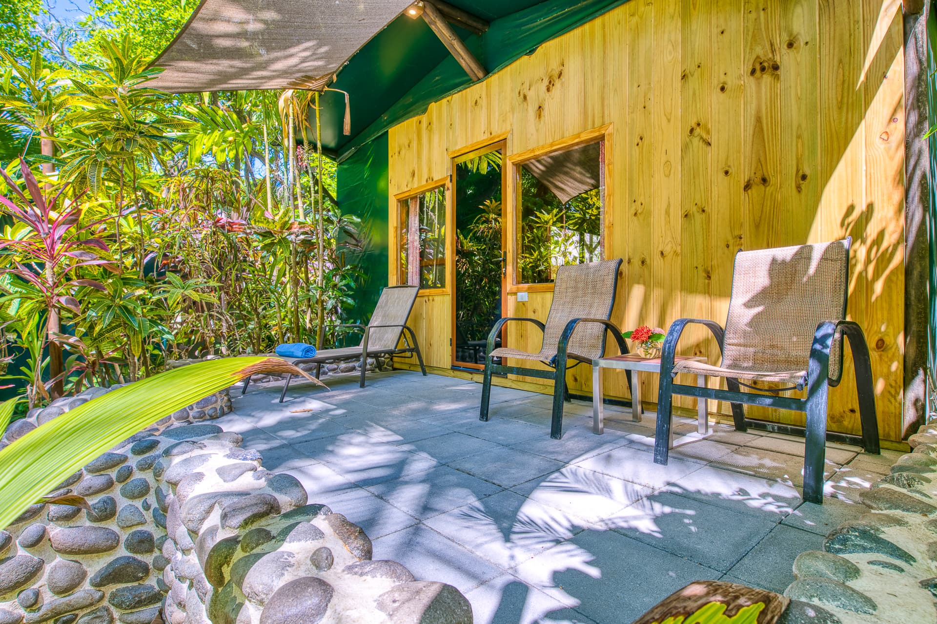 Cabina Terrace with outdoor chairs and jungle views